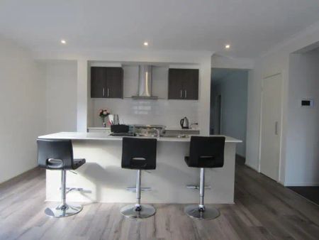 “4 Bedroom Family Home !” - Photo 3