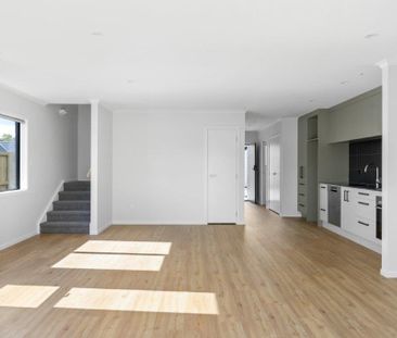 This new duplex is perfect for both professionals and families. - Photo 1