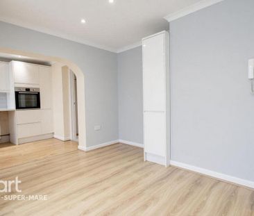3 bedroom detached bungalow to rent - Photo 1