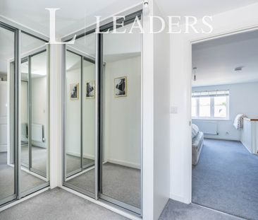 3 bedroom town house to rent Whiteley Way, SO30 - Photo 1