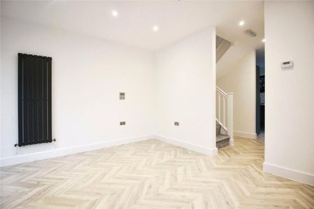 3 bedroom end of terrace house to rent - Photo 2