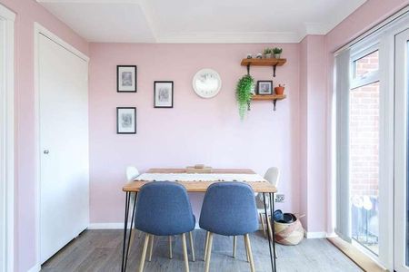 College Road, Horsham, RH13 - Photo 3