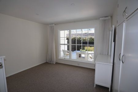 Fendalton – Two Bedrooms – beautiful setting - Photo 2