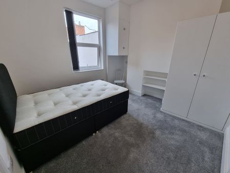 2 Bed Student Accommodation - Photo 3