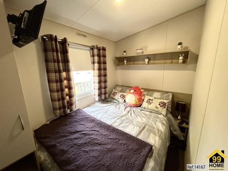 3 bed Park Home in The Street , Corton, NR32 5HW - Photo 4