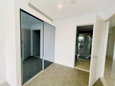2 bed 2 bath - Photo 3