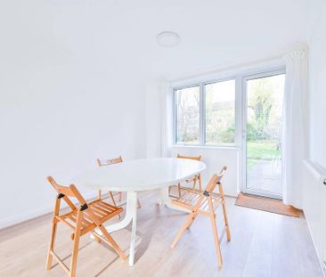 3 bedroom flat to rent - Photo 6