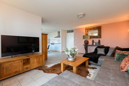 Luxury 2 bedroom apartment with terrace and water - Photo 2