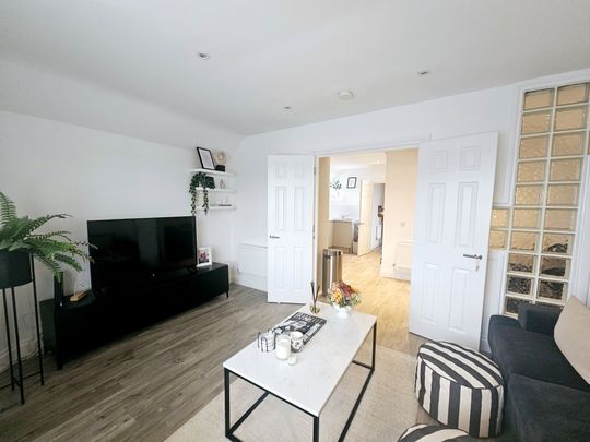 Winchester Road, Southampton - Photo 1