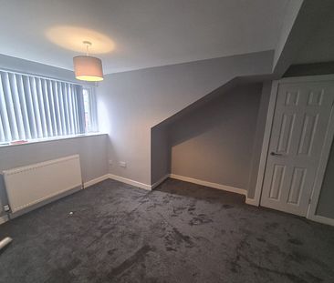 3 Bed - 35 Woodview Road, Beeston, Leeds - LS11 7EA - Student/Professional - Photo 4