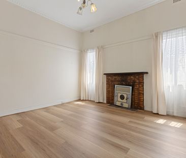 Period Charm Beauty - Photo 6