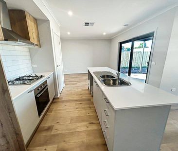 ENJOY THE SPACE OF THIS BRAND NEW 4 BEDROOM HOME - Photo 4