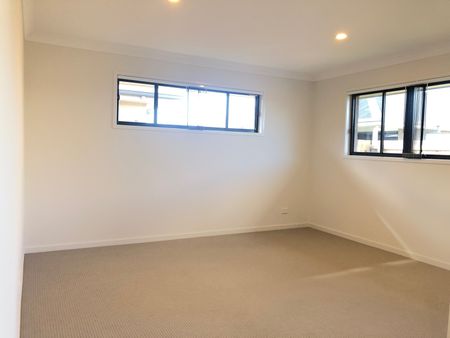 19 Brightstar Street, Ormeau QLD 4208 - House For Rent | Domain - Photo 5