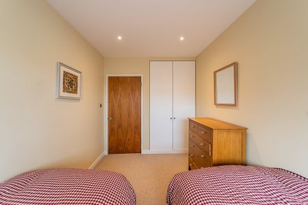 3 bedroom flat to rent - Photo 5