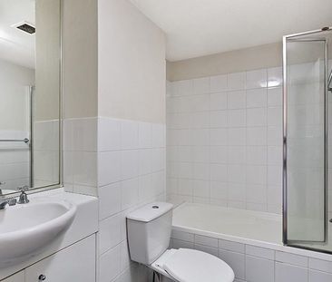 City Fringe One Bedroom Apartment With Harbour Bridge Views - Photo 6