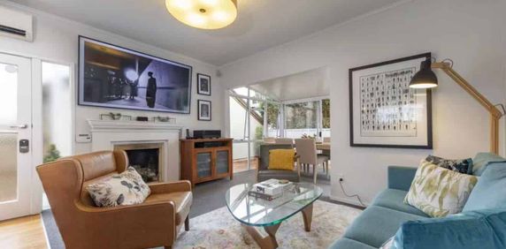 One Tree Hill, 3 bedrooms - Photo 2