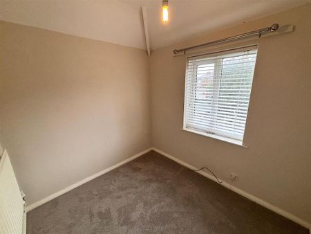 4 bedroom end of terrace house to rent - Photo 5