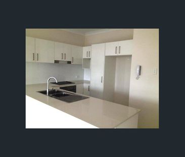 MODERN LIVING - Photo 2