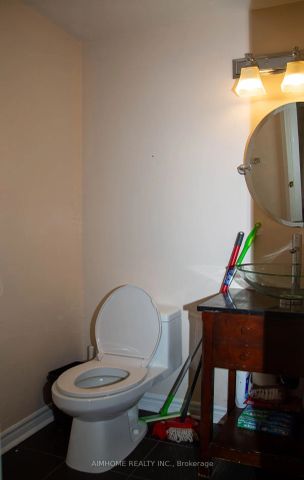 Detached Home For Lease | N9255063 - Photo 4