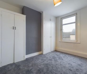 4 bedroom terraced house to rent - Photo 4