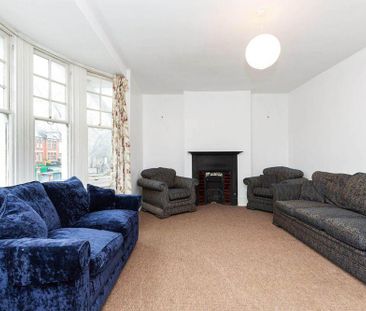 2 bedroom flat to rent - Photo 2