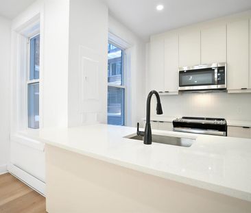 #25, 2 Bed, 1 Bathroom - 2112 Claremont, Westmount - Photo 3