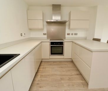 3 bedroom Town House to let - Photo 6