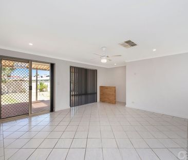 Charming home with side access and large workshop - Photo 4