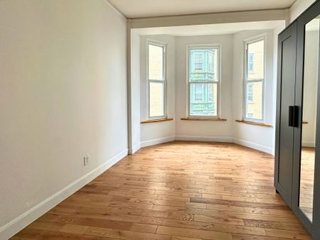 1251 Rue St Marc, Montréal (Ville-Marie), QC H3H - Photo 4