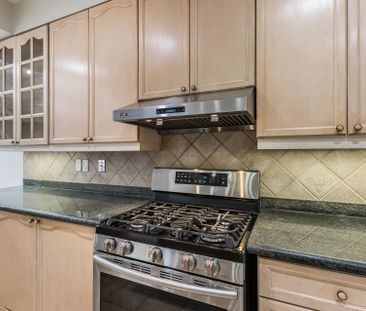 For Lease - 2115 Pinevalley Crescent, Oakville, Ontario - Photo 2