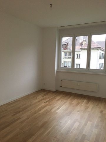 Appartement de 4 pièces situé au 1er étage - Photo 2
