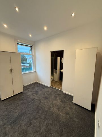 4 Bed Semi-Detached House, Golfe Road, IG1 - Photo 2