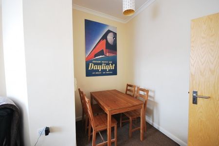 3 Bed - Doncaster Road, Sandyford - Photo 2