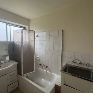 2 Bedroom Flat - Photo 2