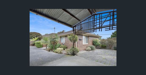 3 BEDROOM FAMILY HOME! - Photo 1