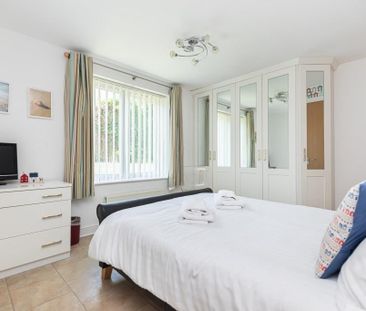 2 bedroom ground floor flat to rent - Photo 4