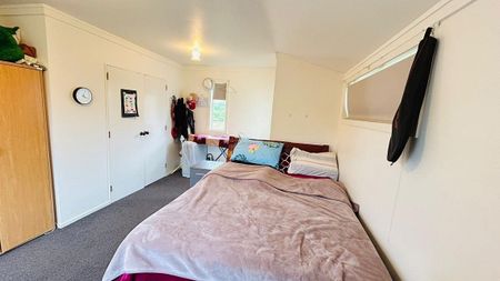 Spacious one bedroom gnd flat - Photo 2