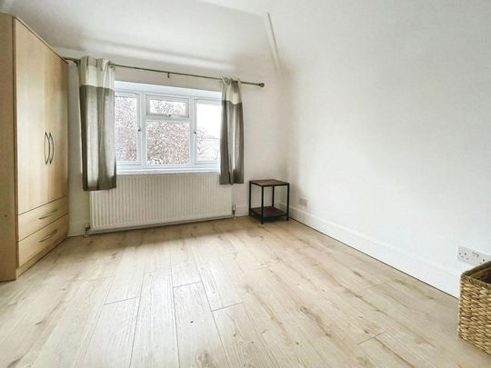 4 bedroom end of terrace house to rent - Photo 1