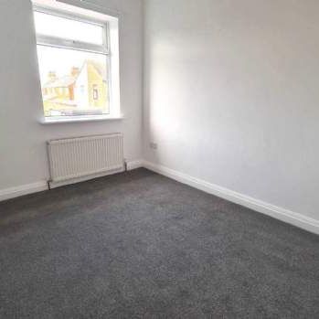 3 bedroom property to rent in Blackpool - Photo 1