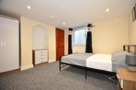 4 bedroom terraced house to rent - Photo 5