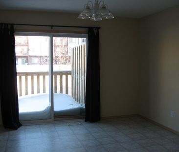 Pet Friendly 2 Bedroom Maintenance Free Anders Townhouse - Photo 1