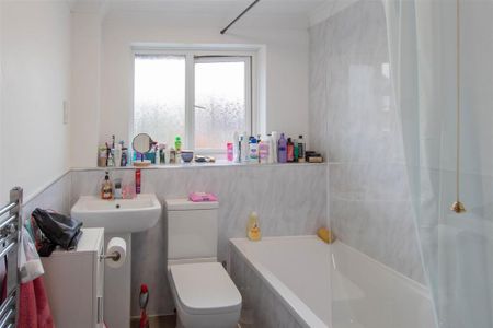 3 bedroom detached house to rent - Photo 5