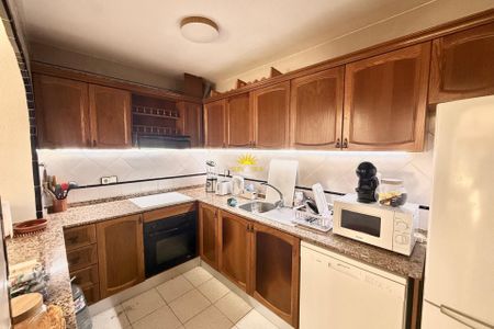 3-BEDROOM VILLA WITH SPACIOUS TERRACE AND GARDEN IN GRAN ALACANT - Photo 2
