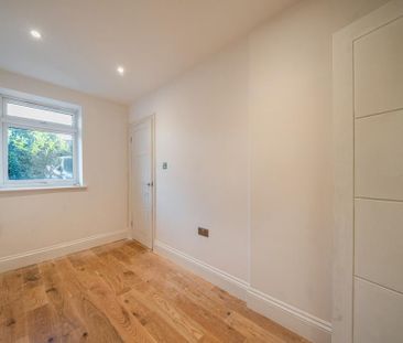 4 bedroom end of terrace house to rent - Photo 2
