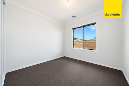 Luxury & Spacious - Brand New Bugendore 4 bedroom Home - Photo 2