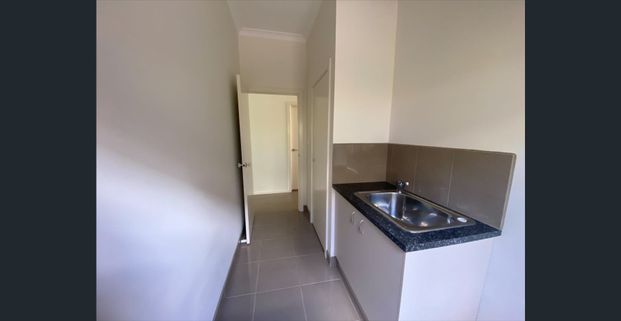 FRANKSTON HIGH SCHOOL ZONE - Photo 1