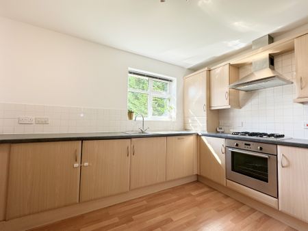 2 Bedroom Flat - Photo 2