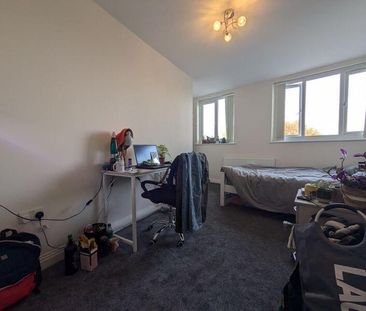 5 bedroom flat to rent - Photo 4