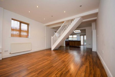 2 bedroom end of terrace house to rent - Photo 4