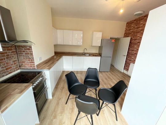 Room in a Shared House, Barton Terrace, LS11 - Photo 1